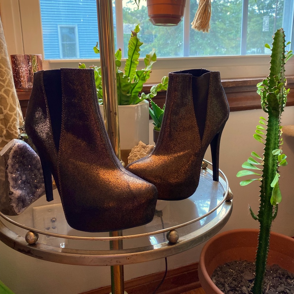 Rock & Republic heeled boots size 8